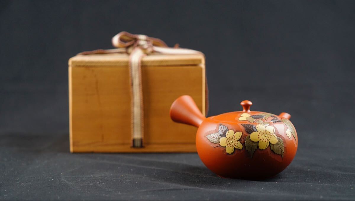 常滑焼 伊藤昭陽 作 幸山刻 名工 やみつき 彩色 紅葉彫 緑泥急須 常滑焼 伊藤昭陽 作 幸山刻 名工 やみつき 彩色 紅葉彫 緑泥急須