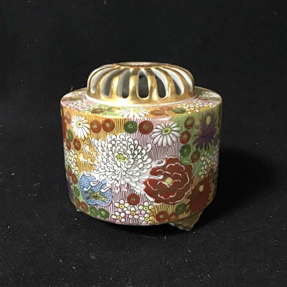 伝統工芸九谷焼 香炉 金襴手花尽くし 菖蒲(アヤメ)GIFT対応可 伝統工芸九谷焼香炉金襴手花尽くし菖蒲(アヤメ)GIFT対応可