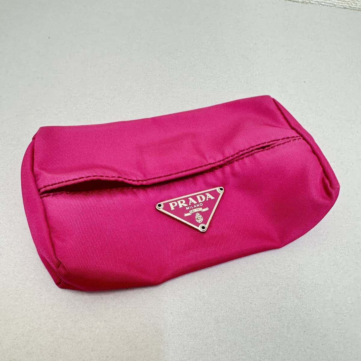Yahoo!オークション -「ティッシュ (prada プラダ)」の落札相場