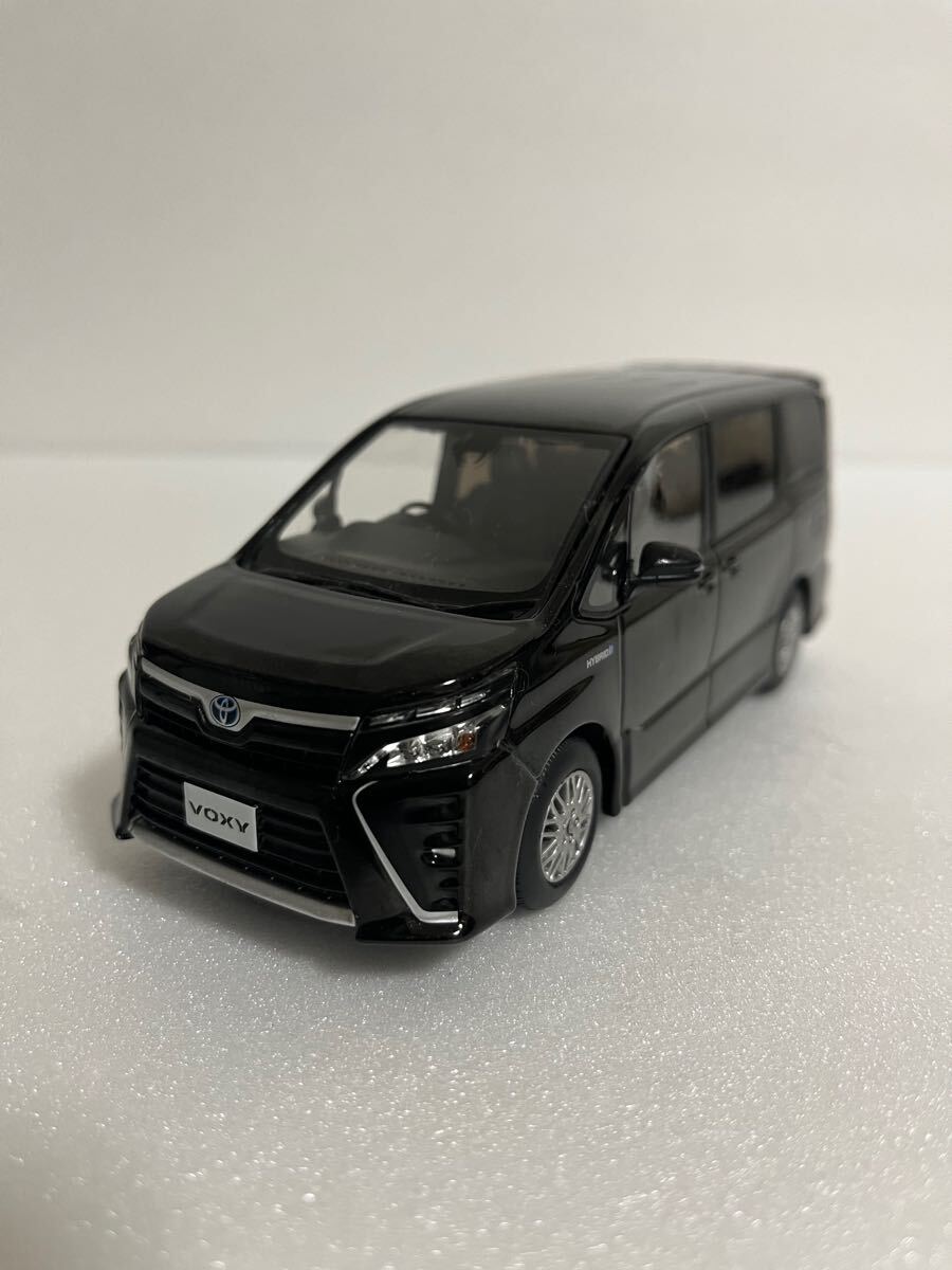Amazon | 1/30 ミニカー ヴォクシー ハイブリッド 80系 VOXY