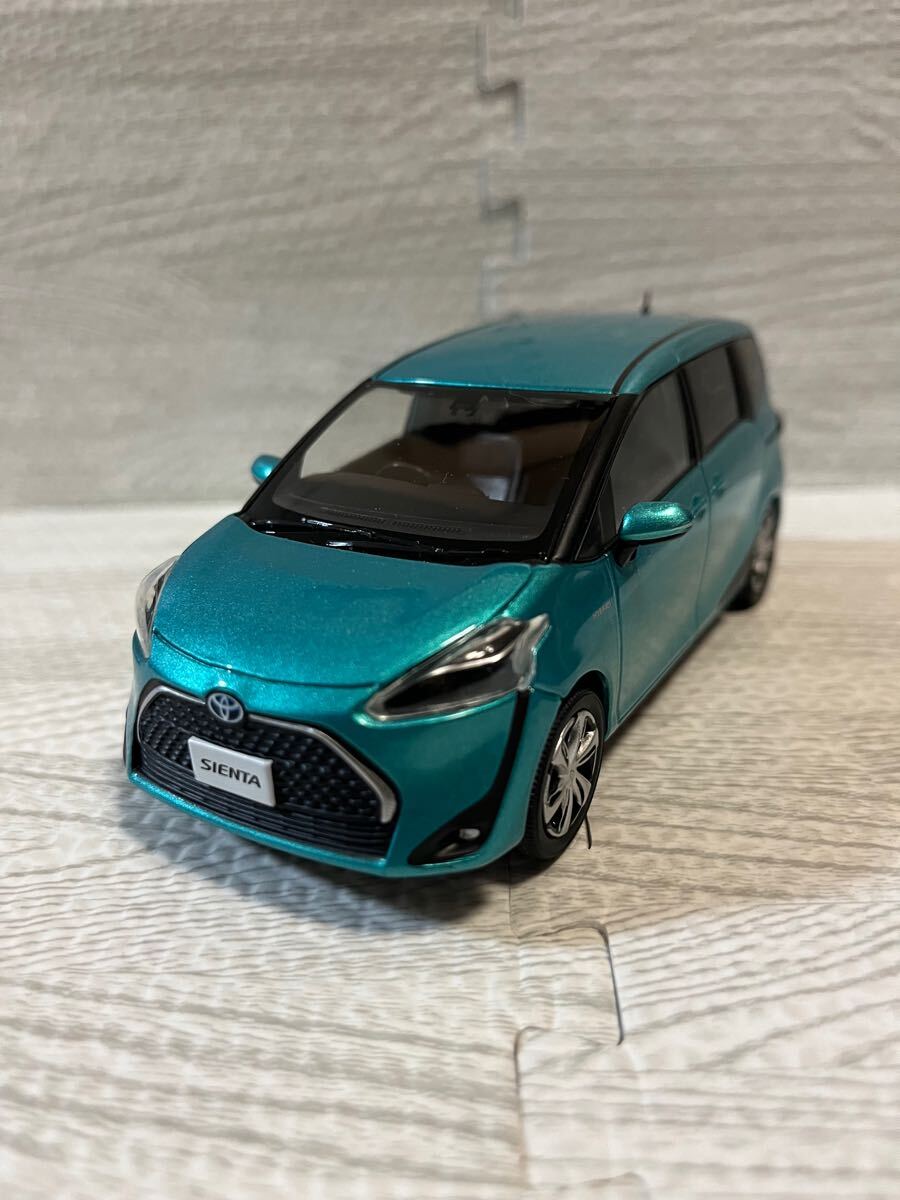 Amazon.co.jp: 1/30 トヨタ 新型シエンタ Sienta 非売品 カラー