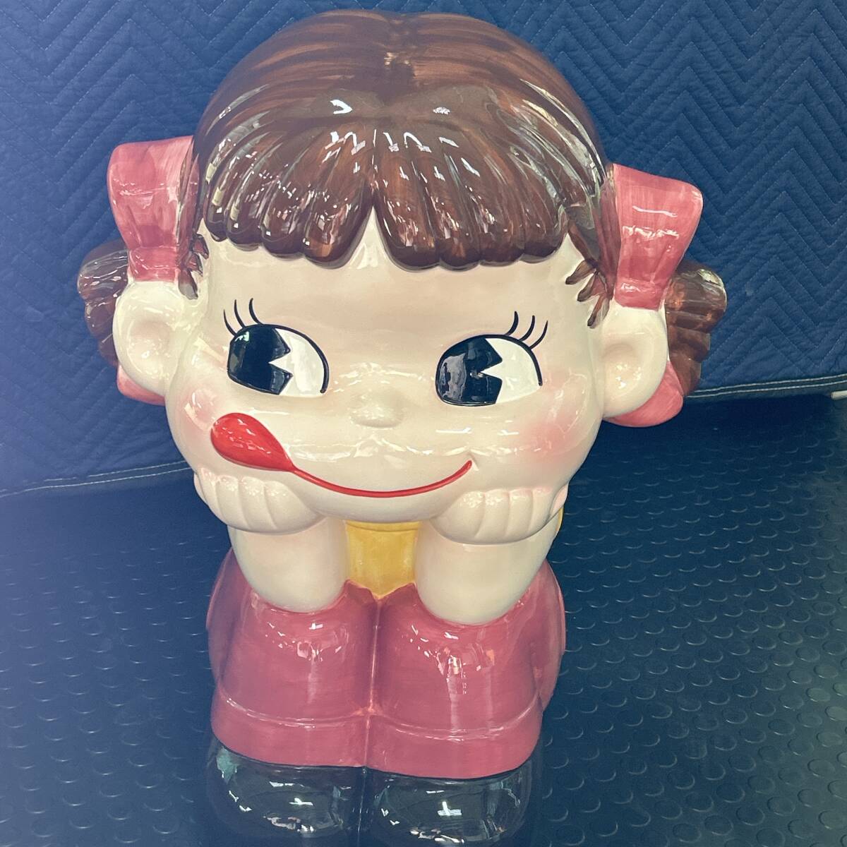 Amazon | お座りペコちゃん人形（昭和レトロ風） ペコちゃん