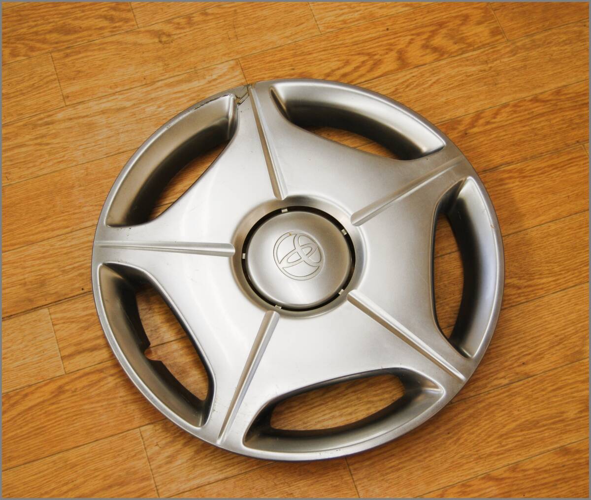 エスティマ ZA-AHR10W ホイールキャップ　ガンメタ系　１５インチ