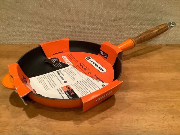 ル・クルーゼ 鋳鉄のフライパン 24cm 色: オレンジ