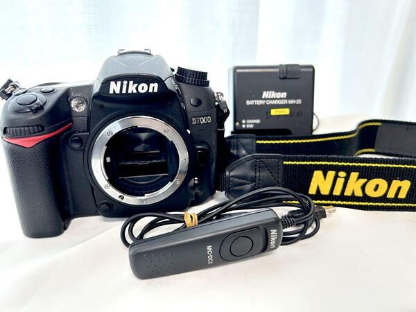 ショット数3483 枚 美品 Nikon ニコン D7000 ボディ