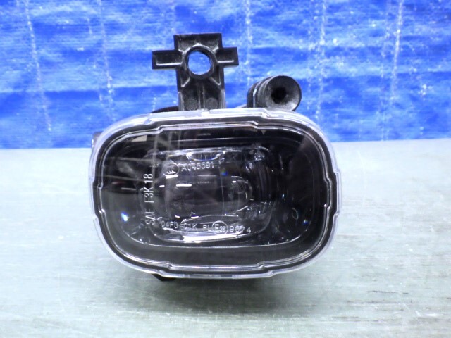 K518 キックス P15 右フォグ LED 26150 8990D 美品