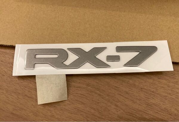 【1〜2日発送可能・送料無料】新品 マツダ 純正 車部品 カーパーツ MAZDA FC3S RX-7 サバンナ シルバーエンブレム オーナメント リヤー