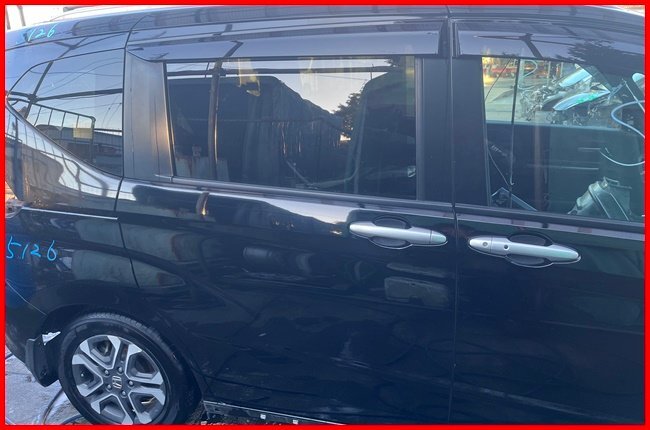 フリード+ GB7 リアドア右 管理番号 5126