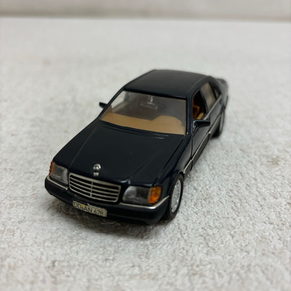 Amazon | ミニチャンプス 1/43 1990 メルセデス・ベンツ 500E ブラック ミニカー [S600117] |  ミニカー・ダイキャストカー | ホビー