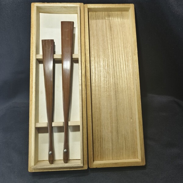 茶道具 煤竹夫婦扇子 松前 在銘 銀金具 共箱 未使用美品 旧家蔵出し 古美術
