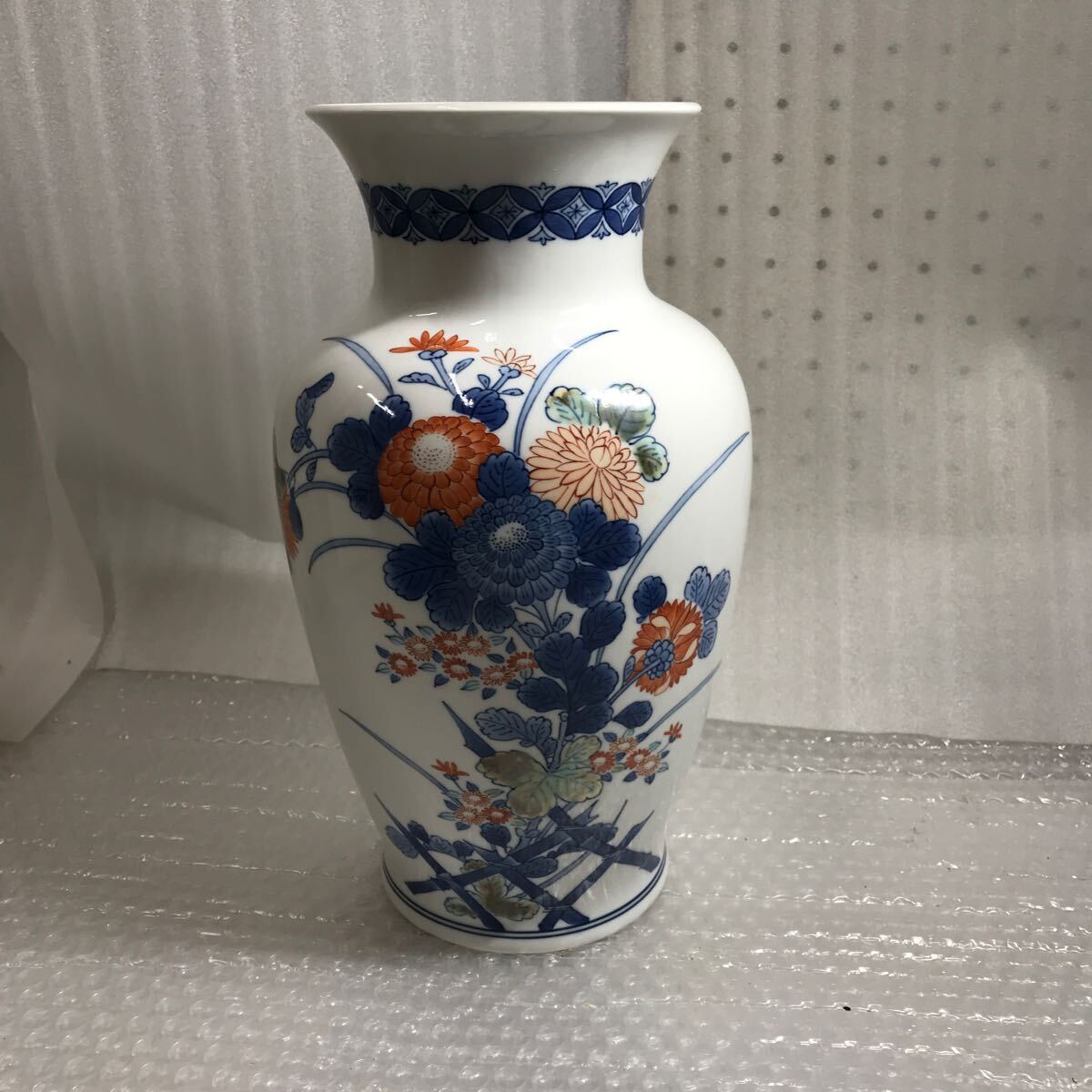 Yahoo!オークション -「鍋島焼 花瓶」(鍋島様式) (色絵)の落札 Yahoo!オークション -「鍋島焼 花瓶」(鍋島様式) (色絵)の落札
