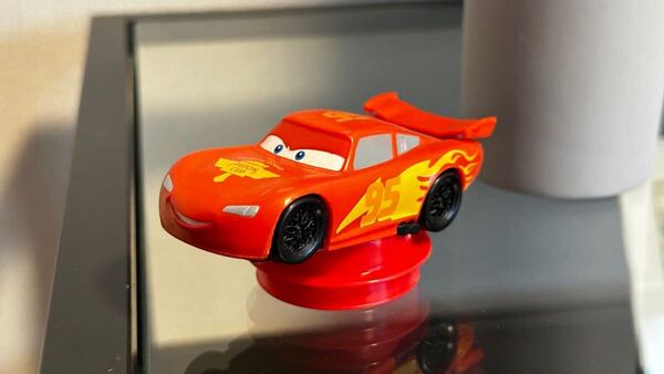 【劇場限定 当時物】ディズニー カーズ2ドリンクカップフィギュア ライトニング マックイーン マックィーン Disney cars フィギュア PIXAR