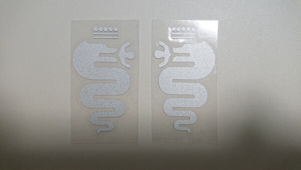 アルファロメオ ビショーネ 蛇 スネーク 切抜きタイプ ステッカー 6cmx3.5cm 左右対称セットタイプ 色:シルバーホワイト