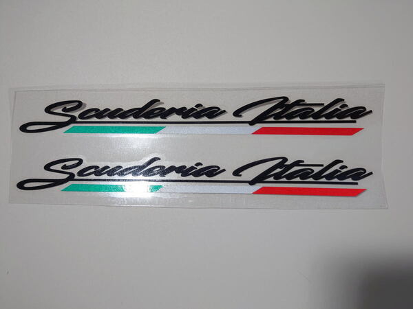 イタリア車向け 切り抜きタイプ トリコローレ入り 「Scuderia Italia」 中型ステッカー 1セット 文字色:ブラック