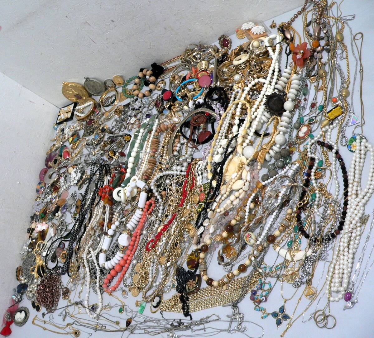 アクセサリーなど 大量 まとめ 約５、４キロ以上 ジャンク ⑦｜その他