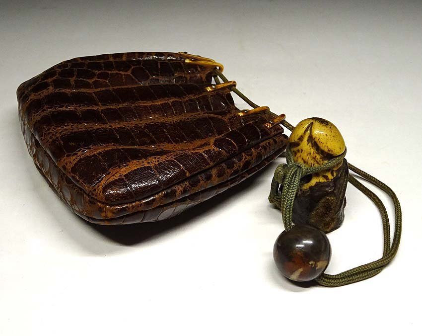 饅頭根付牙製象嵌玉緒締玉巾着革製根付