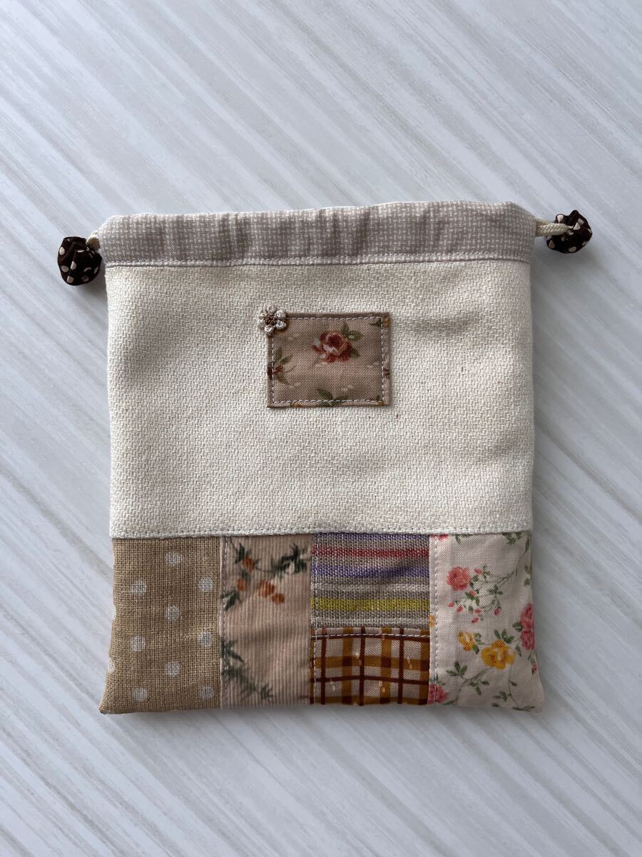 ハンドメイド　大人かわいいパッチのミニ巾着