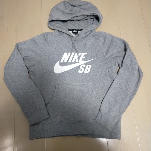 ナイキ NIKESB パーカー スウェット グレー トレーナー Sサイズ メンズ フード スケーター