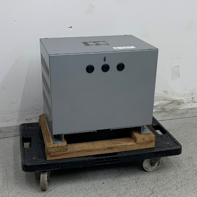 Yahoo!オークション -「鎌田信号機」(変圧器) (発電機、変圧器 Yahoo!オークション -「鎌田信号機」(変圧器) (発電機、変圧器