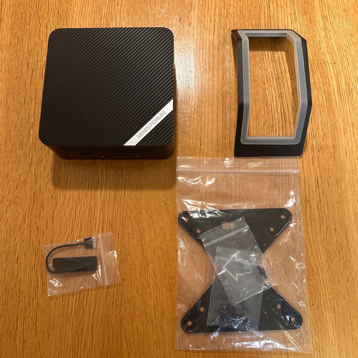 Amazon.co.jp: アルミ製ミニITXケース、PCIeライザー付き