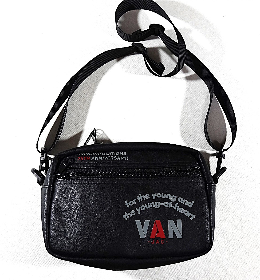 Yahoo!オークション -「van」(ショルダーバッグ) (メンズバッグ Yahoo!オークション -「van」(ショルダーバッグ) (メンズバッグ