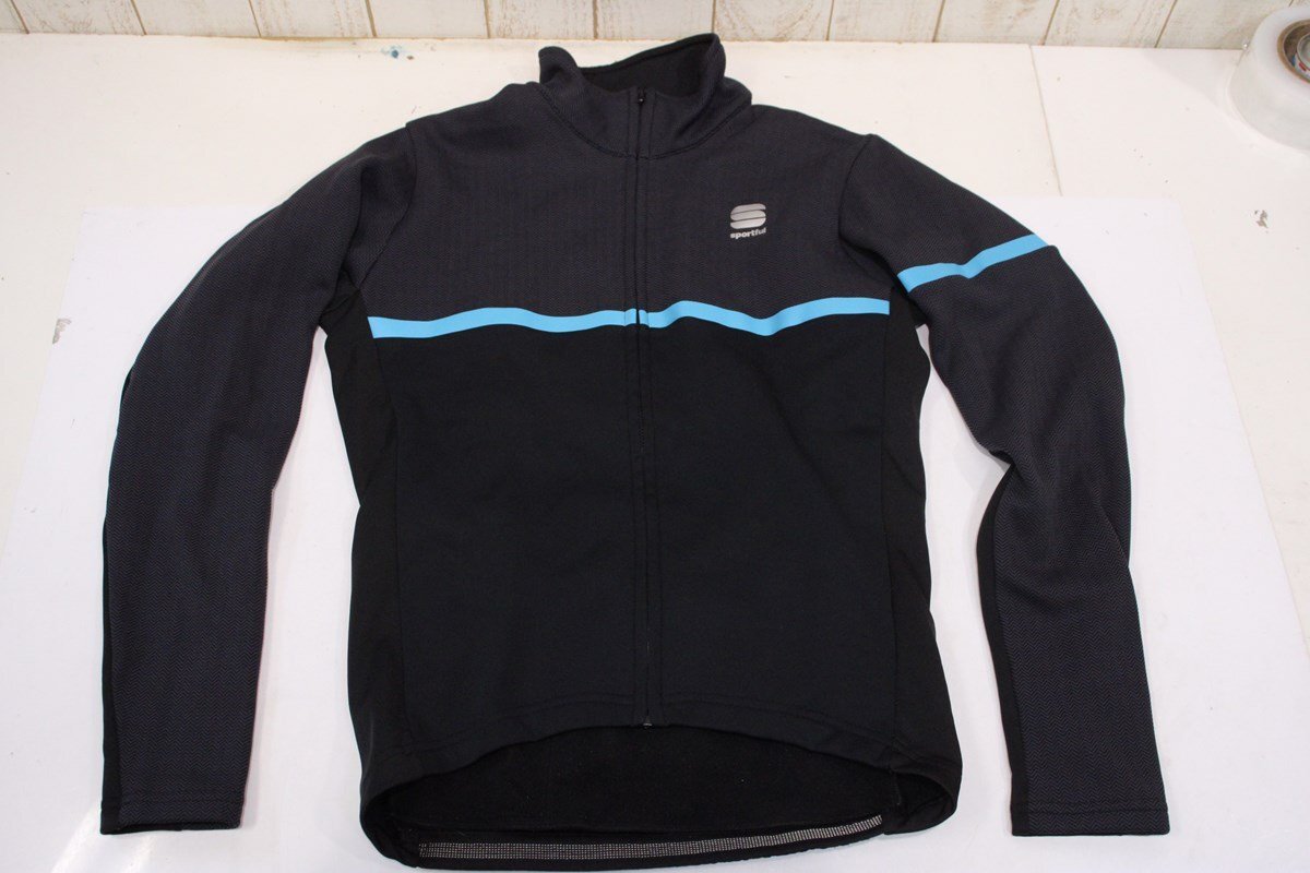 Yahoo!オークション -「sportful スポーツフル」(Mサイズ) (男性