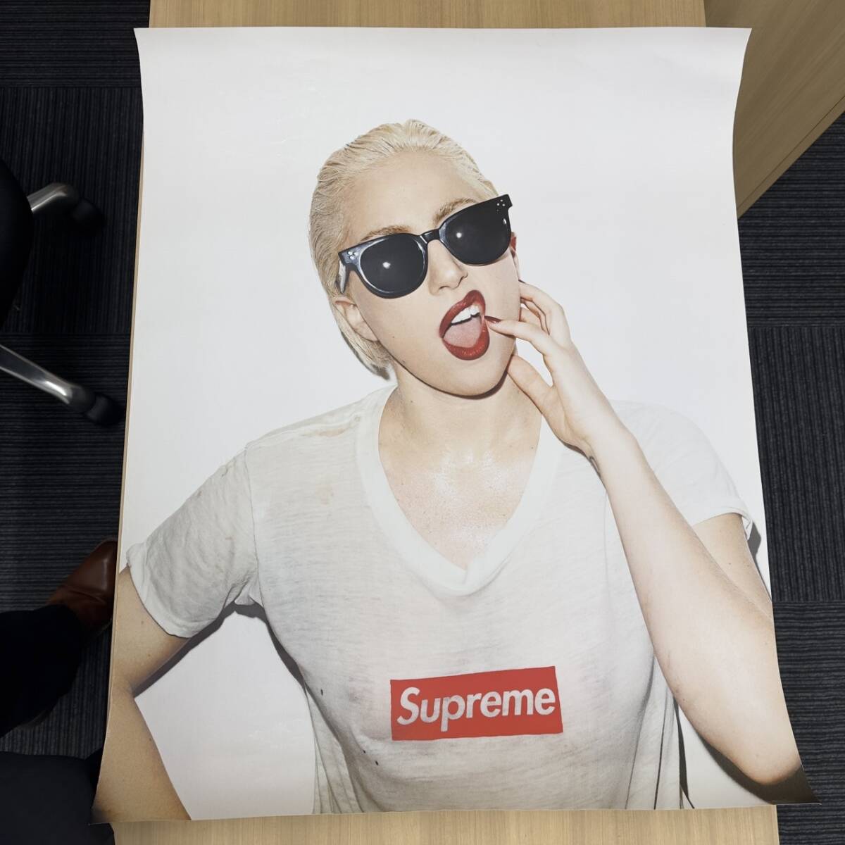 Yahoo!オークション -「supreme ポスター ガガ」の落札相場