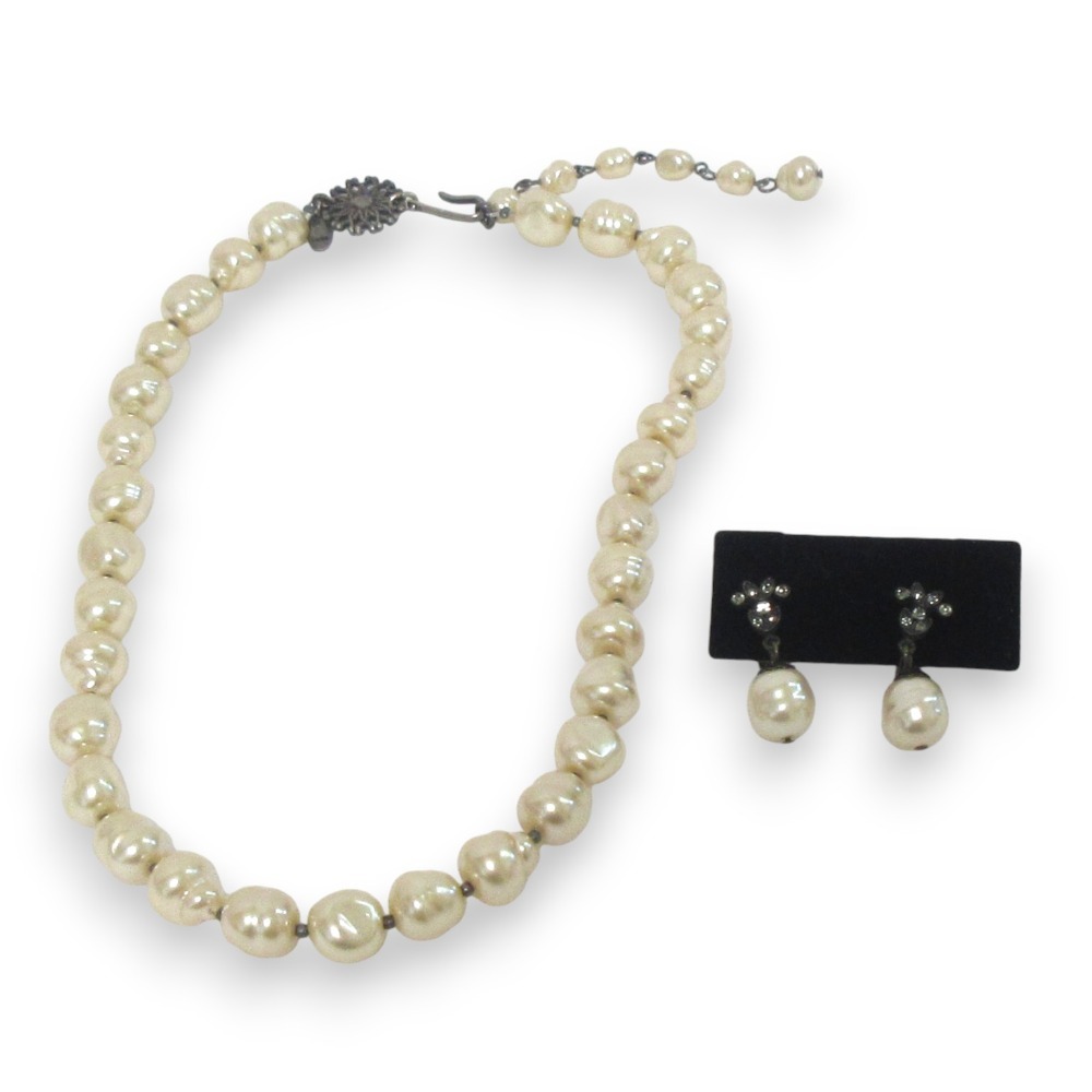 フォクシー　美品２連パールネックレス　留め具綺麗です。　　　極美品 楽天市場】ネックレス パール 二連 花 フラワー 取り外し可能な