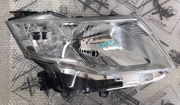 【送料無料】美品★トヨタ ルーミー 5BA-M900A/5BA-M910A 純正中古品 ハロゲン 右ヘッドライト 81130-B1210 W3920