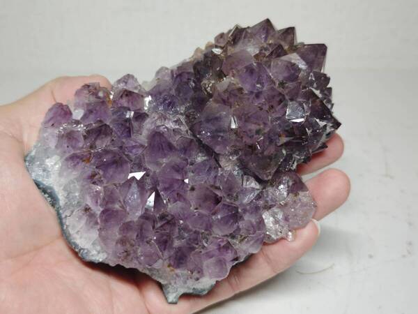 【紫水晶】◆683g◆ アメジスト クォーツ 水晶 原石 鑑賞石 自然石 天然石 鉱石 鉱物 水石 宝石 ジュエリー 置物 インテリア
