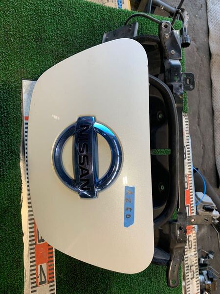 リーフ ZE0 充電ポート カバー 白