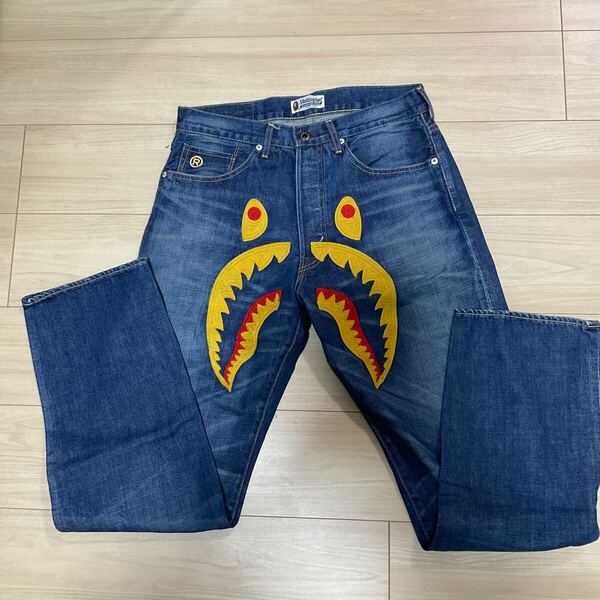 新品 未着用 定価32340円 アベイシングエイプ A BATHING APE シャーク刺繍デニム ウォッシュ ダークインディゴ サイズM 日本製 赤耳