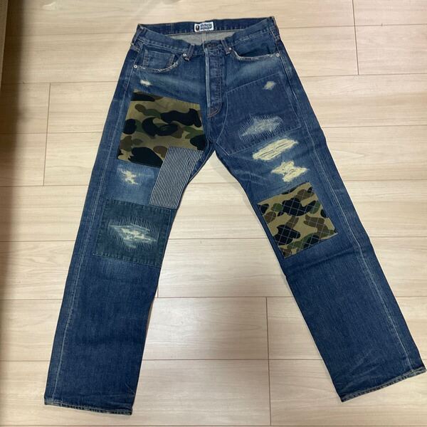 新品 未着用 アベイシングエイプ A BATHING APE パッチワーク ダメージ加工 スター刺繍デニムパンツ ウォッシュ サイズM 日本製 赤耳