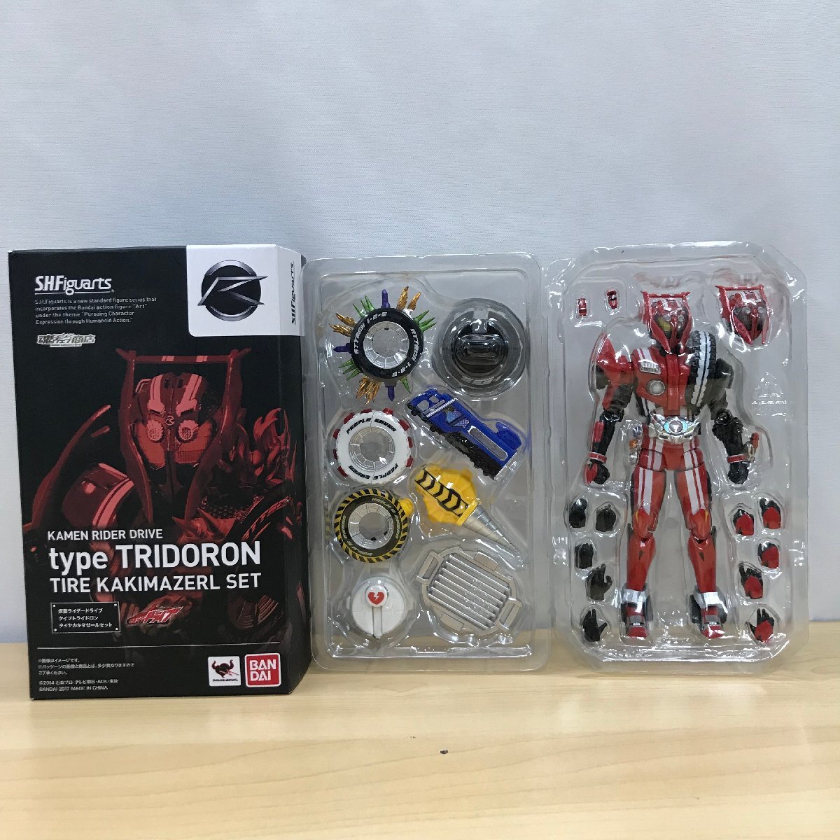 Amazon.co.jp: S.H.フィギュアーツ 仮面ライダードライブ タイプ