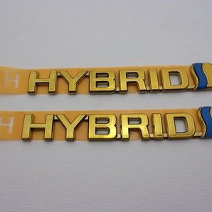 7トレジャー【 TOYOTA 220系 CROWN HYBRID 】トヨタ 220系 クラウン ハイブリッド プレミアム ゴールド エンブレム HYBRID文字(2.5L車用)