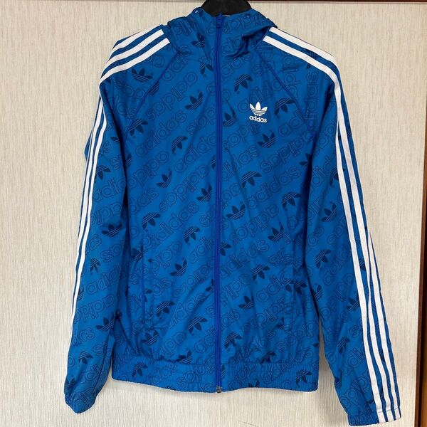 adidas フード付きパーカー 青色 XS