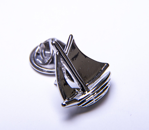 ★ヨットのラペルピン ♬～ONYX-ART LONDON LP640 LAPEL PIN YACHT　夏です海です(^_-)-☆ピンバッジヨット