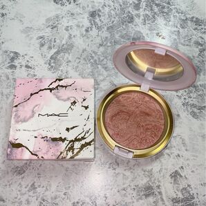 M.A.C エレクトリックワンダー イリデサントパウダー イントゥエタニティ