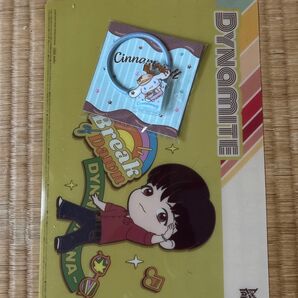 シナモンのアクリルヘアゴム、dynamiteの下敷き