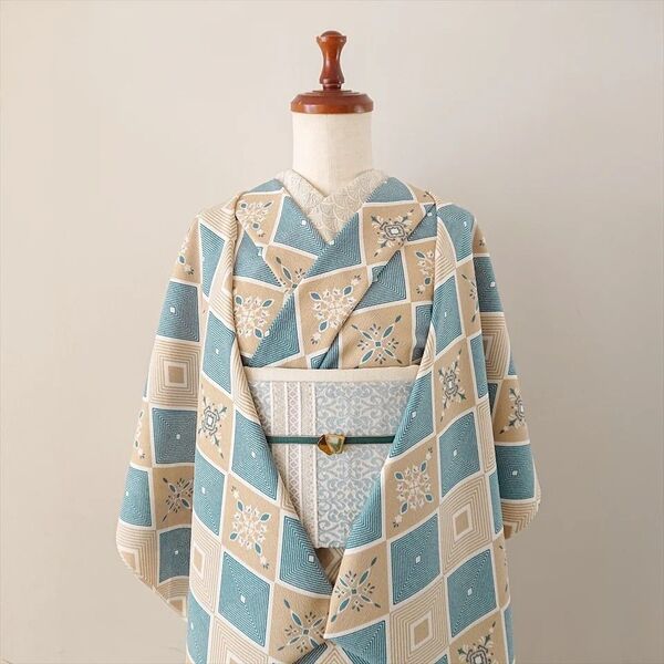 大塚呉服店 2024AW collection新作袷着物 タイル柄(ベージュ)