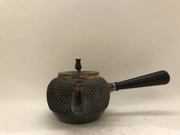 純銀製 光南 釜形霰打出 蕾摘横手急須 銀瓶 煎茶道具箱付