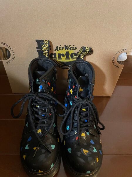 値下げしました!Dr. Martens カラフルハート柄ブーツ 17cm