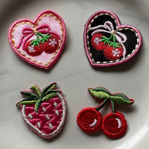【ハンドメイド素材】刺繍ワッペン(さくらんぼ苺)