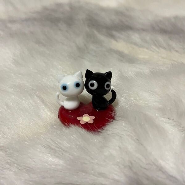 ハートねこペア ガラス細工 かわいいネコ 黒ねこ 置物