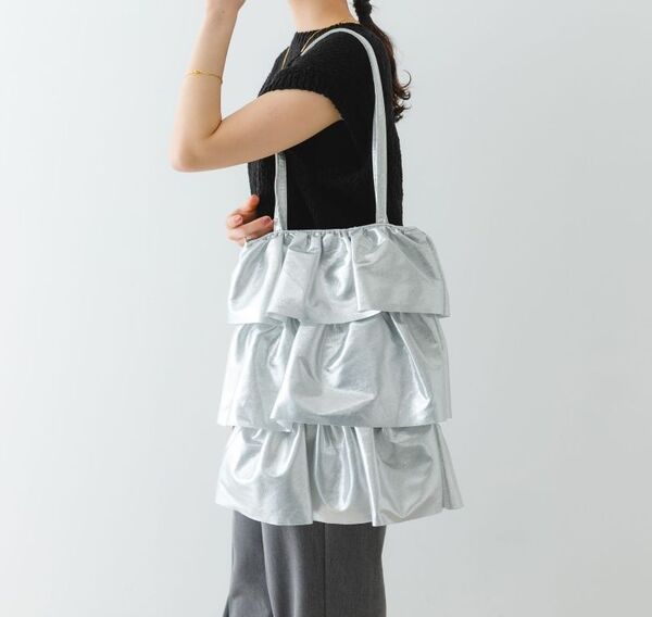 『ドラマ着用商品』フリルメタリックトートRODE SKO シルバー