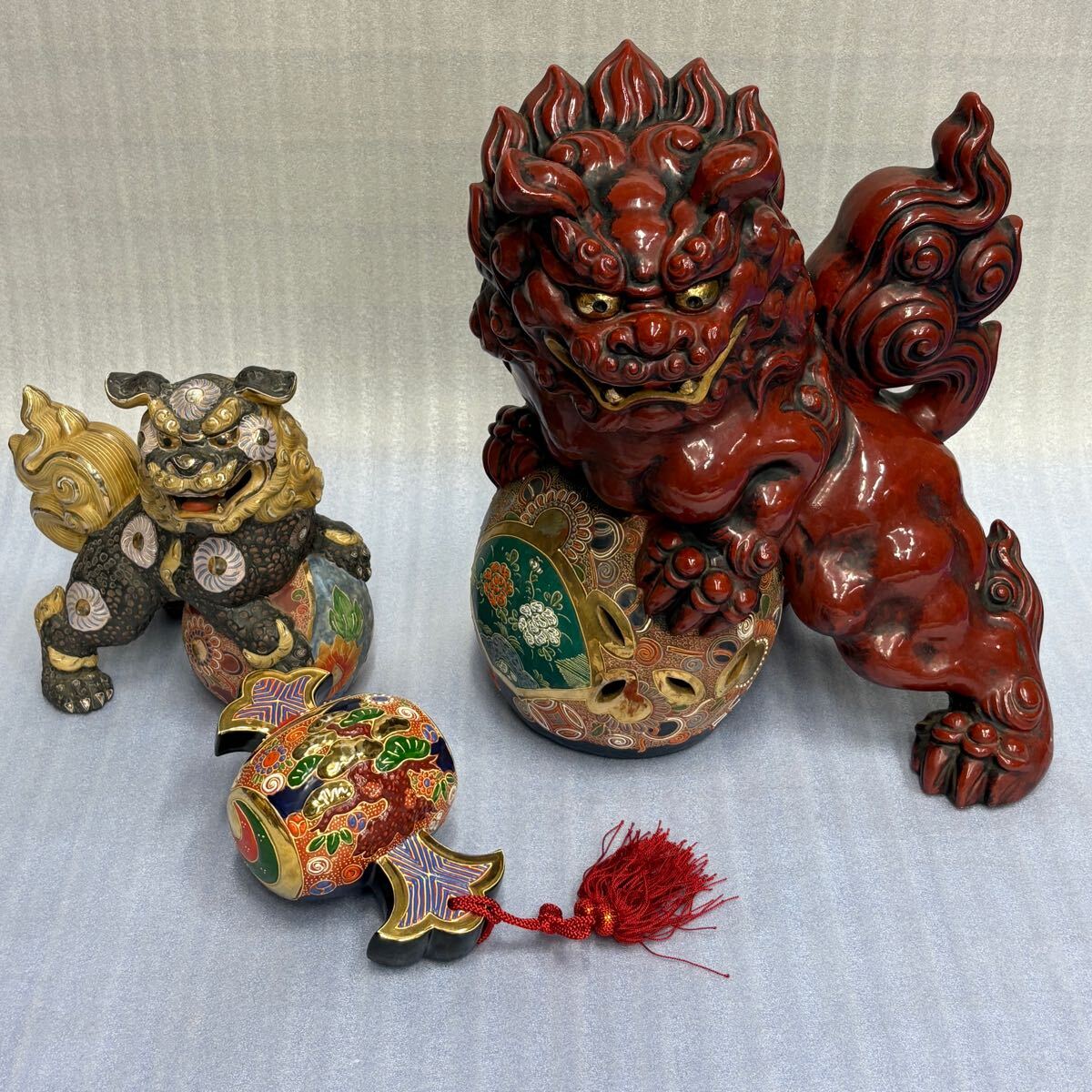 ◇九谷焼 唐獅子 大小2点 小槌付 まとめてセット 八幡窯? 魔除 ◇九谷焼 唐獅子 大小2点 小槌付 まとめてセット 八幡窯? 魔除