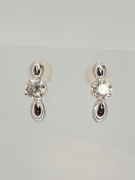 ☆K18wg★天然ダイヤ0.24ct☆ピアス★58