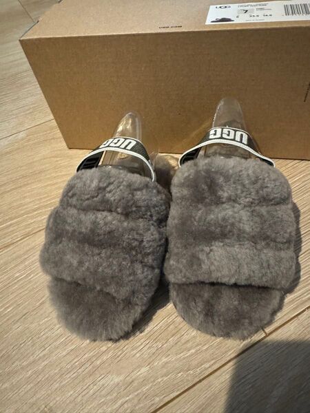 新品未使用 UGG フラッフイヤースライド kids 14.5
