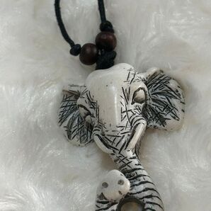 【新品】幸せを呼ぶ おしゃれな 白いゾウ ネックレス スリランカ