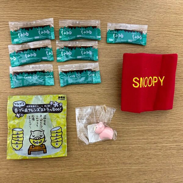 未使用で吉野家キャラクター牛さんチャーム 未開封で別のメーカーのブタさん置物 SNOOPYロゴ入りグッズまとめ売り